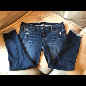 BOGO 50% Hollister Crop Jeans, Size 11 🦋